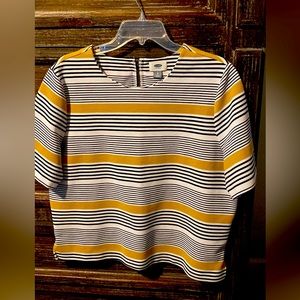 Woman’s blouse size large from old navy